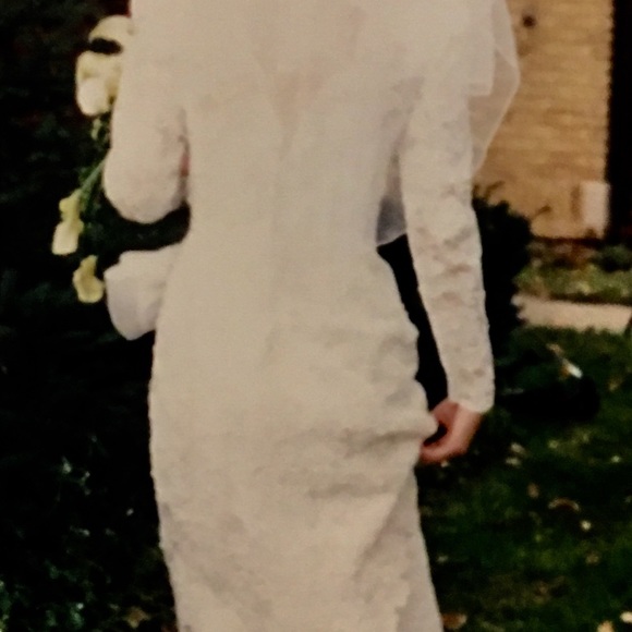 White lace wedding dress with pearl detail - Picture 7 of 8